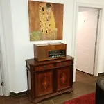 Vintage Downtown Hostel *
