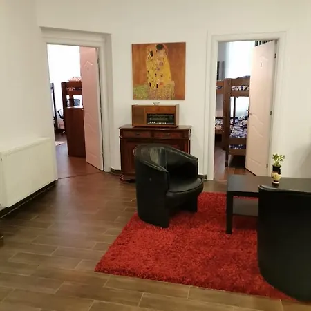 Vintage Downtown Hostel