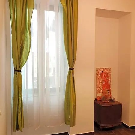 Vintage Downtown Hostel