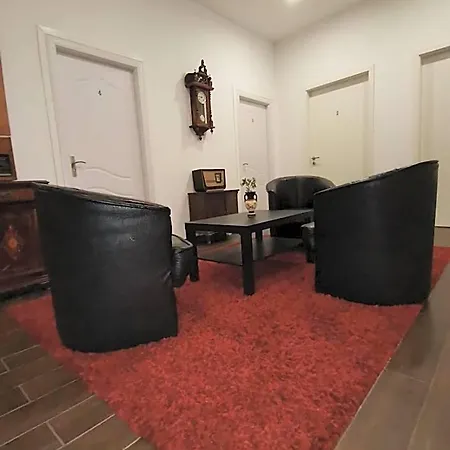 Vintage Downtown Hostel