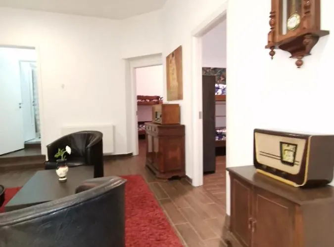 Vintage Downtown Hostel