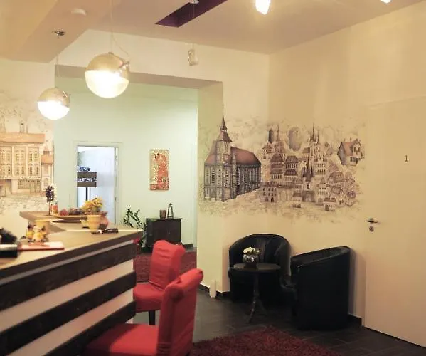 Vintage Downtown Hostel *